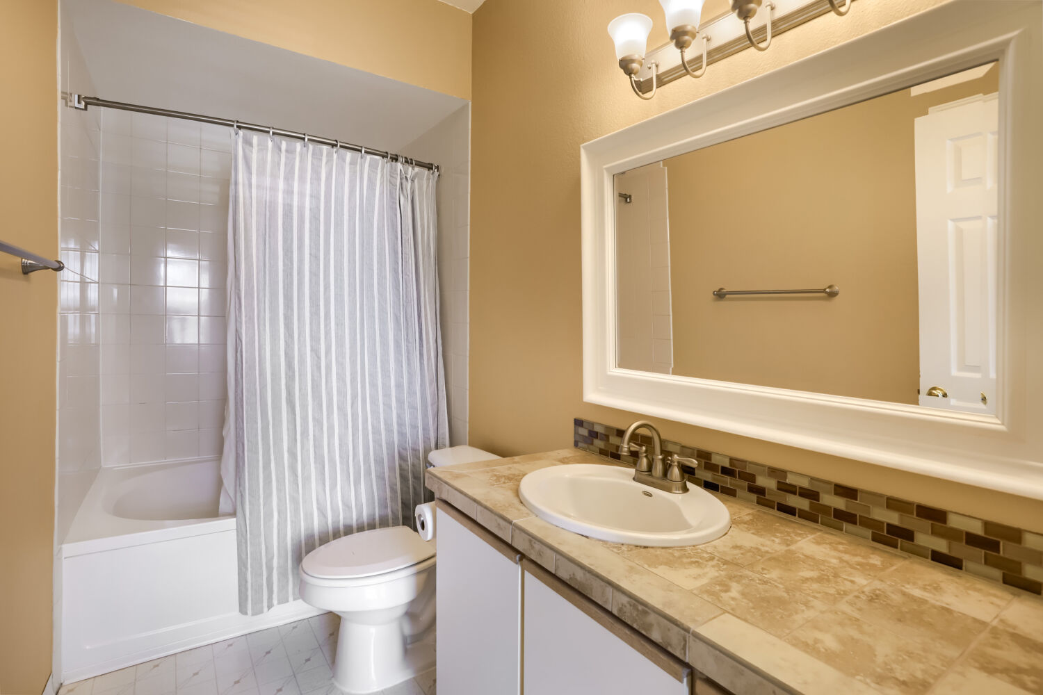 Photo 20 of 25 at 1231 NE Horizon Loop #209, Hillsboro, OR