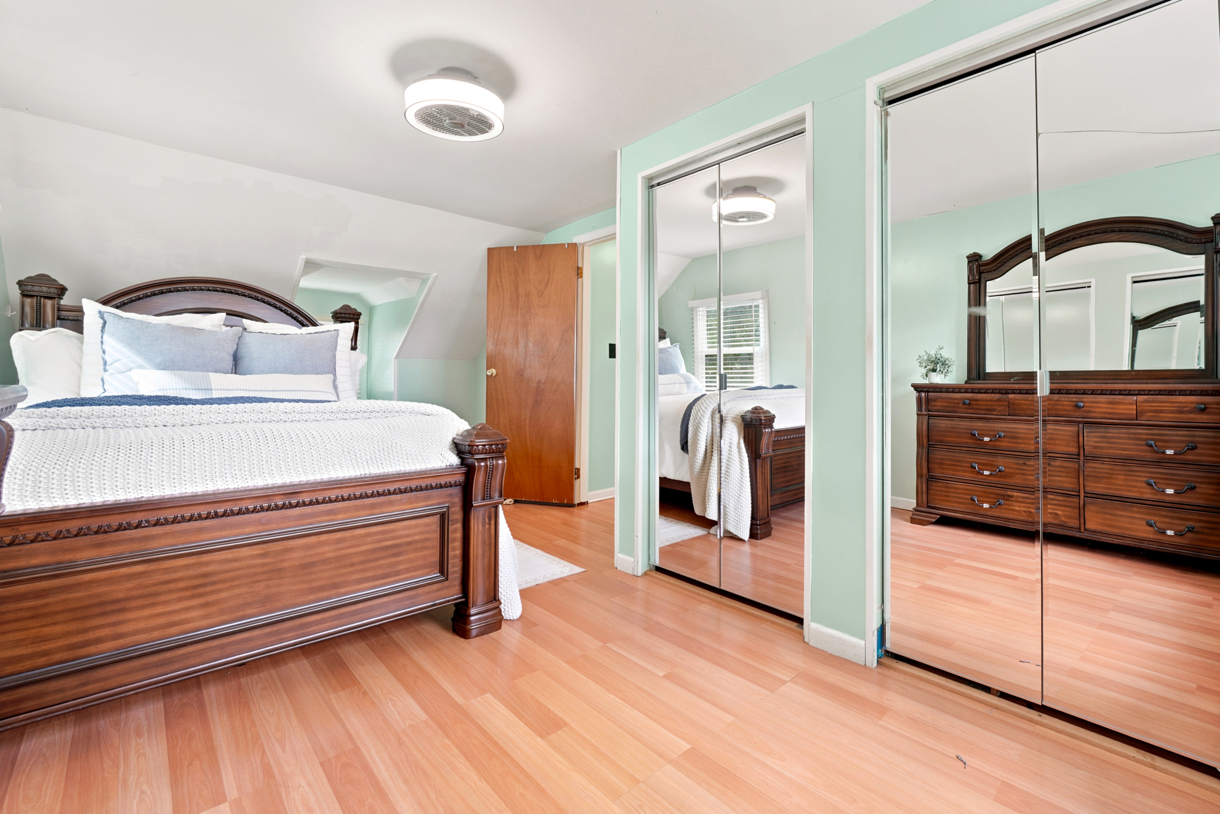 Primary bedroom at 50 Heather Ln in its original condition, second view
