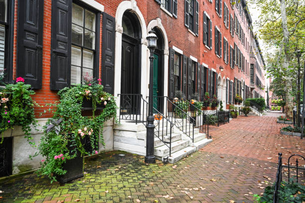 Historic Olde City Philadelphia streetscape with colonial-era buildings