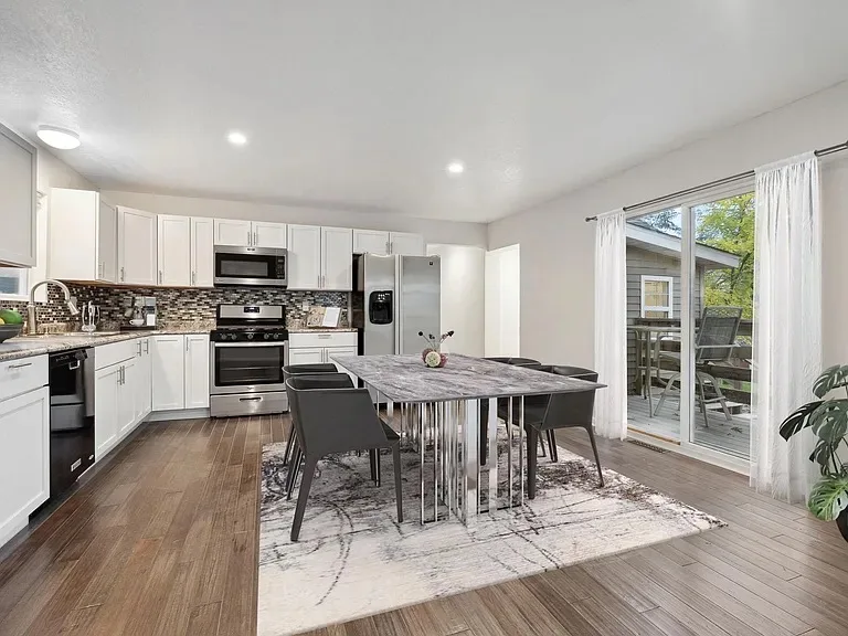 406 Faversham Rd, Willernie, MN 55090