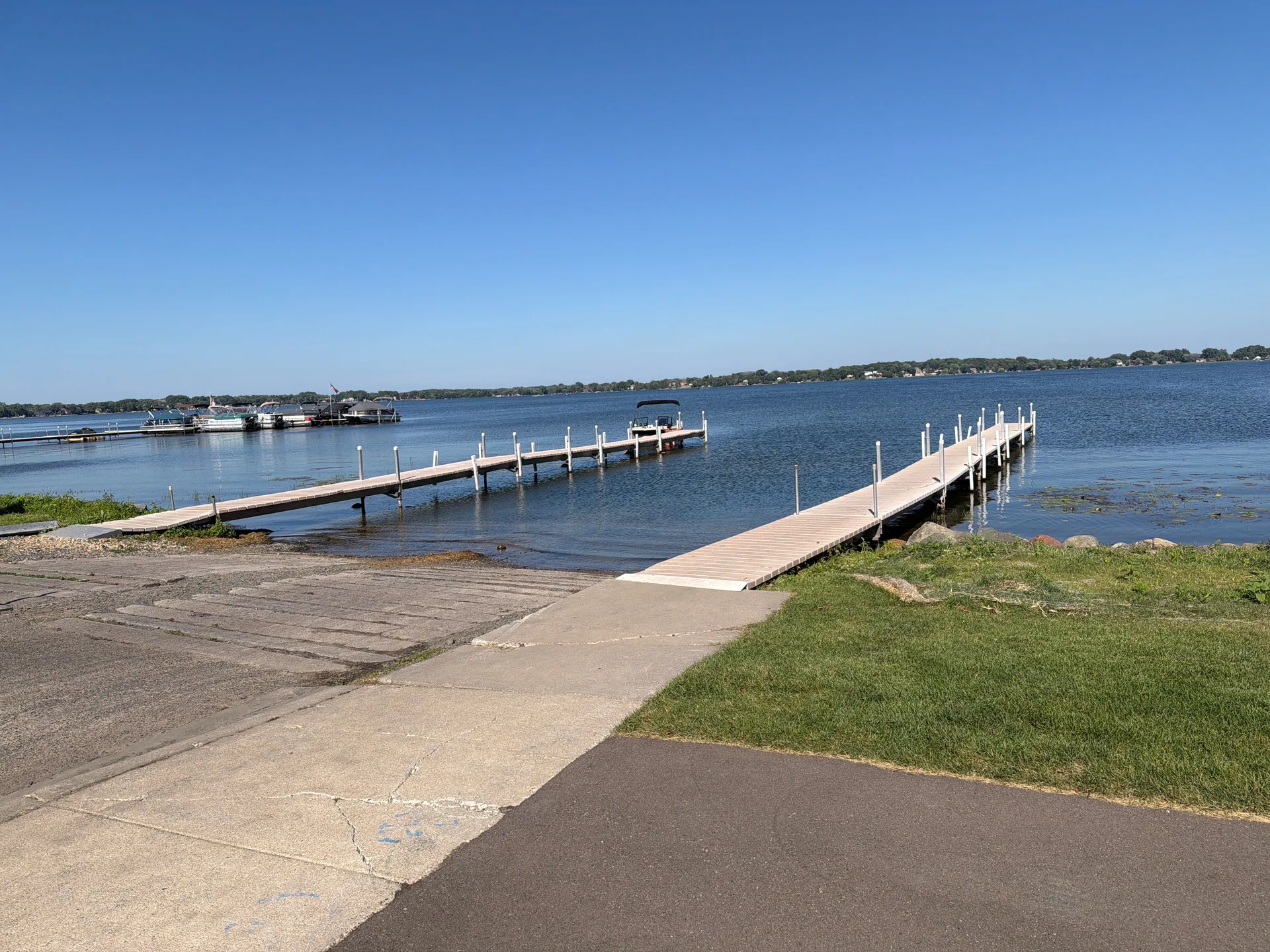 Forest Lake public boat dock and launch ramp with parking for trailers