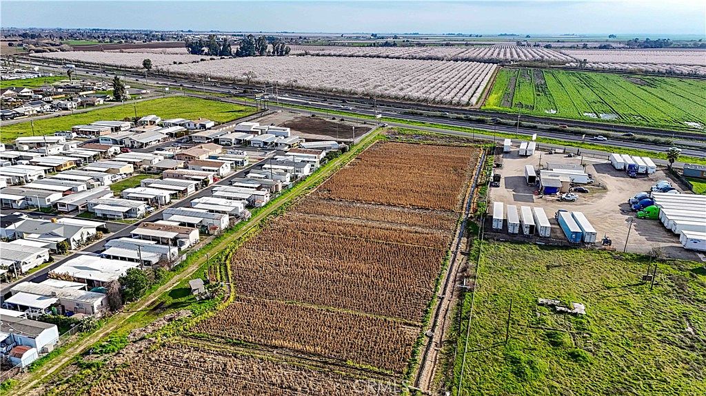 Aerial photograph of the 24.5 acres showing the full parcel layout