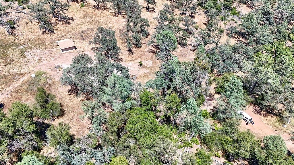 Sloping terrain with mountain views from the Mariposa land