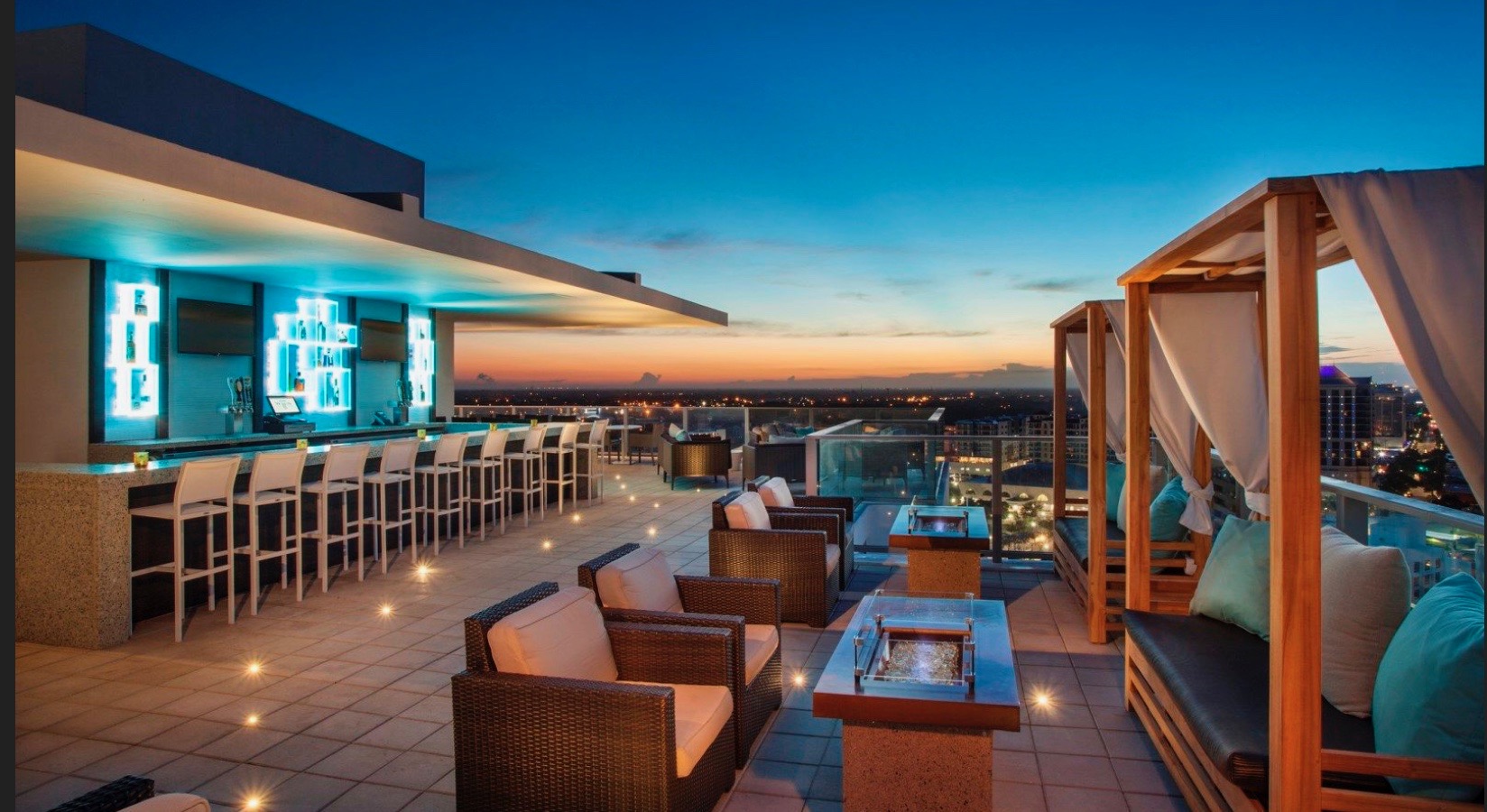 Sarasota Nightlife: Bars, Live Music & Evening Entertainment