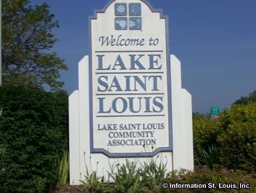 Calm lake with lakeside homes in Lake St. Louis