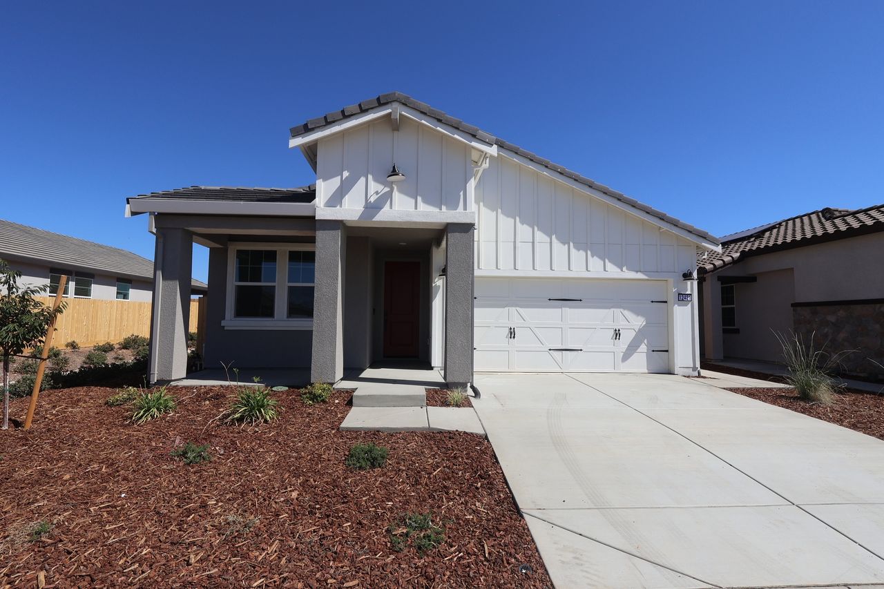 Move-in-ready homes at Four Seasons at The Ranch, a modern single-story home exterior at K. Hovnanian’s 55+ community in Rancho Cordova, California