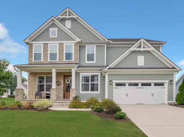 Homes in The Parks at Bass Lake neighborhood in Holly Springs, NC