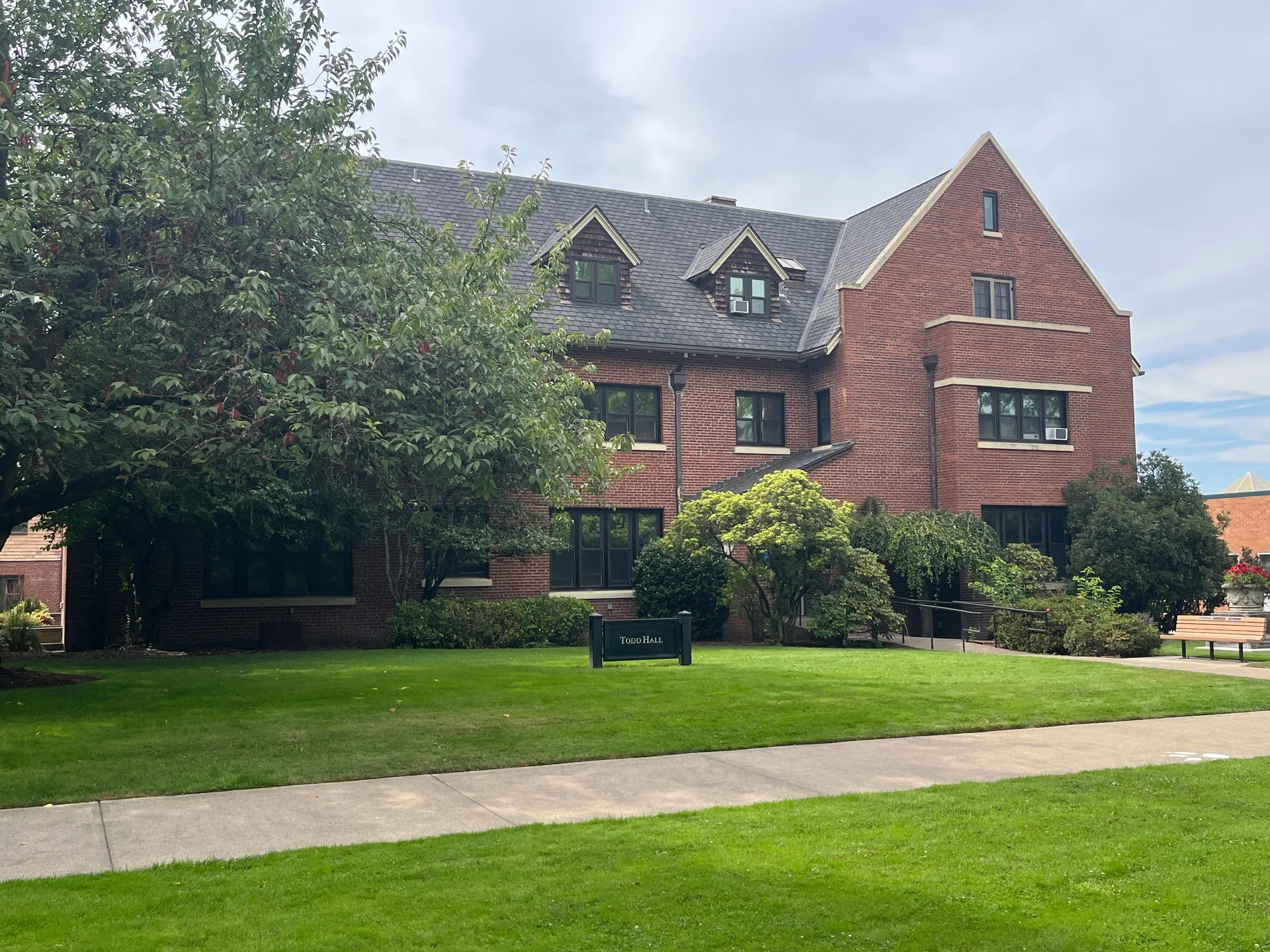 Western Oregon University building and campus scenery