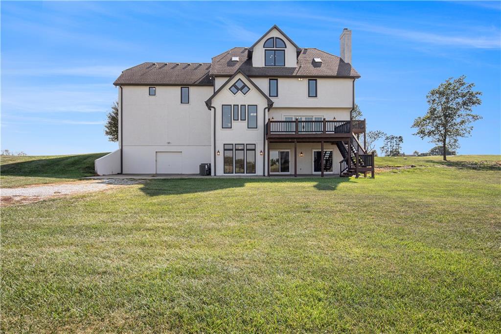 House exterior with curb appeal