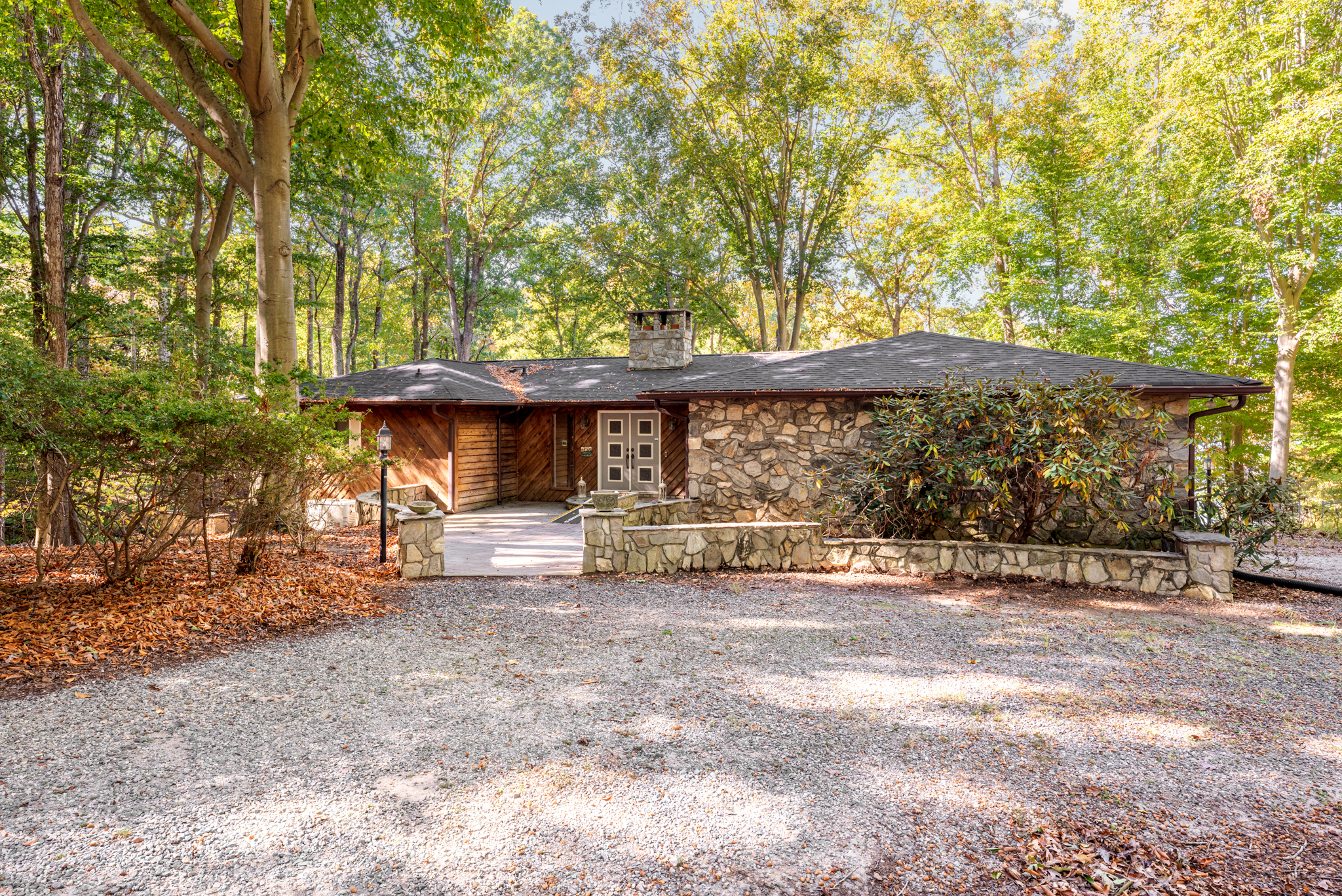 151 Bridlewood Drive, Mooresville, NC 28117 waterfront luxury property on Lake Norman