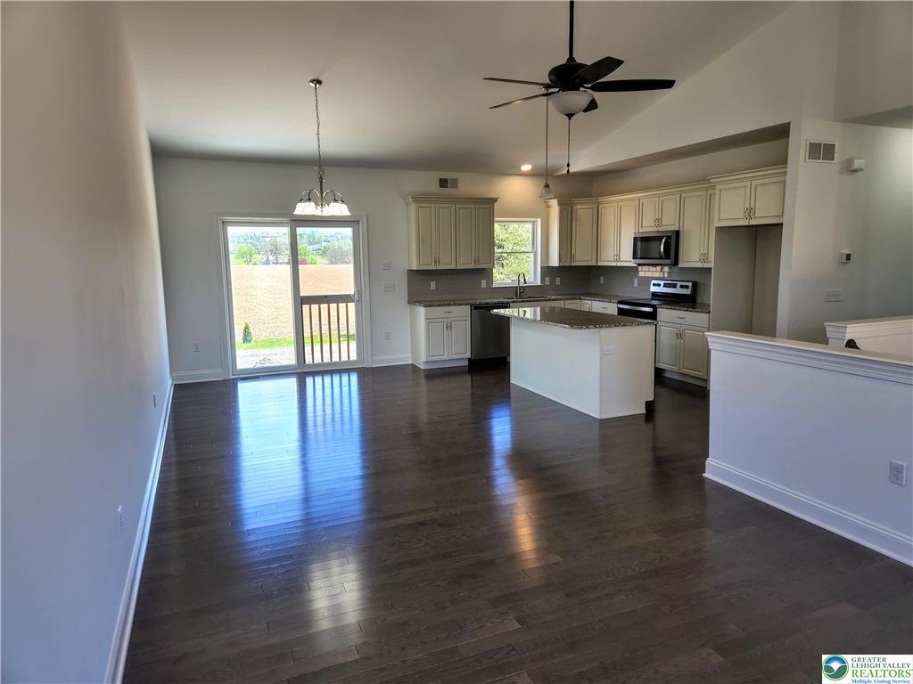 3307 Kennedy Drive interior detail