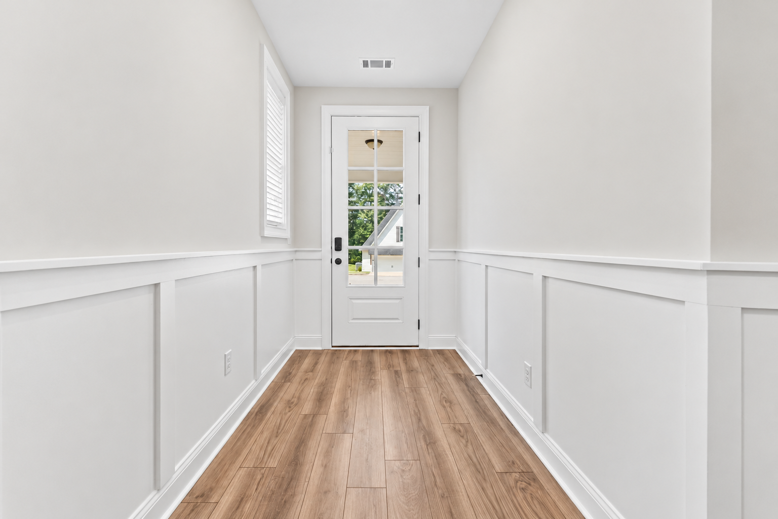 Bright minimalist hallway with gallery wall at 1537 Dartmouth Dr, Auburn AL