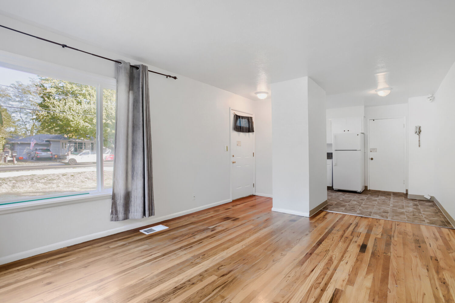 Photo 5 of 25 at 1147 SE 174th Ave, Portland, OR