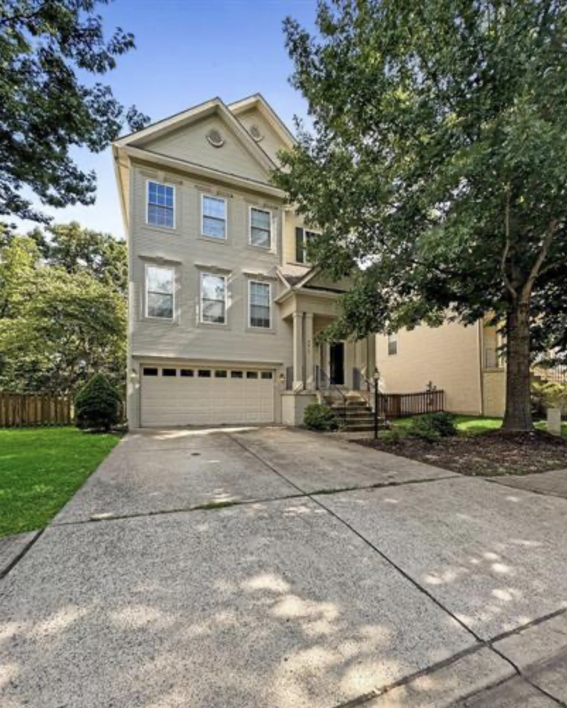 Home sold by GG Sfreddo at 8617 Webster Tavern Way, Manassas, VA 20109