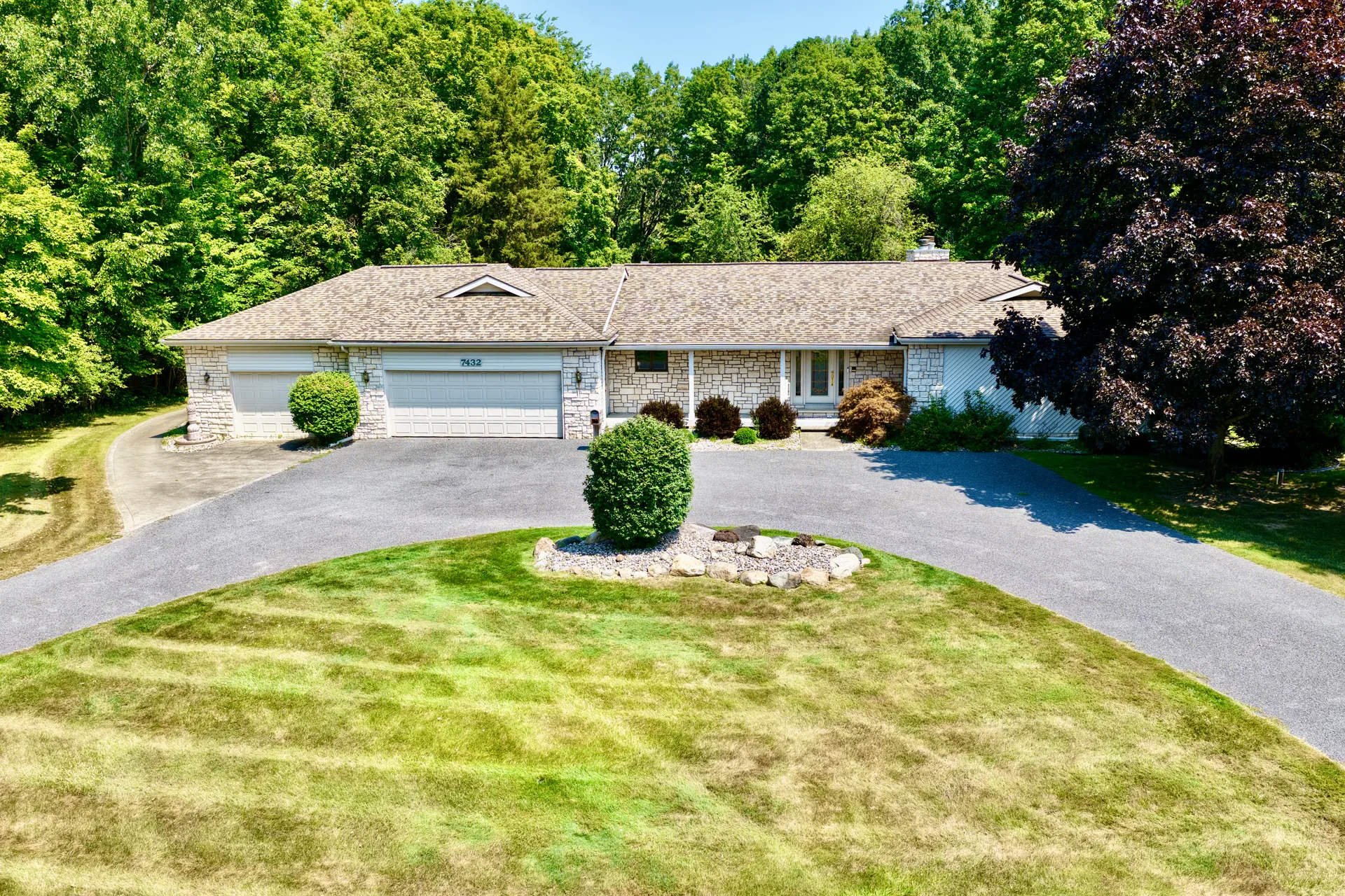 Exterior view of a home at 7432 River Road in Flushing, Michigan
