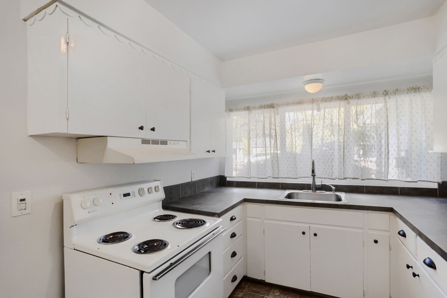 Photo 8 of 25 at 1147 SE 174th Ave, Portland, OR