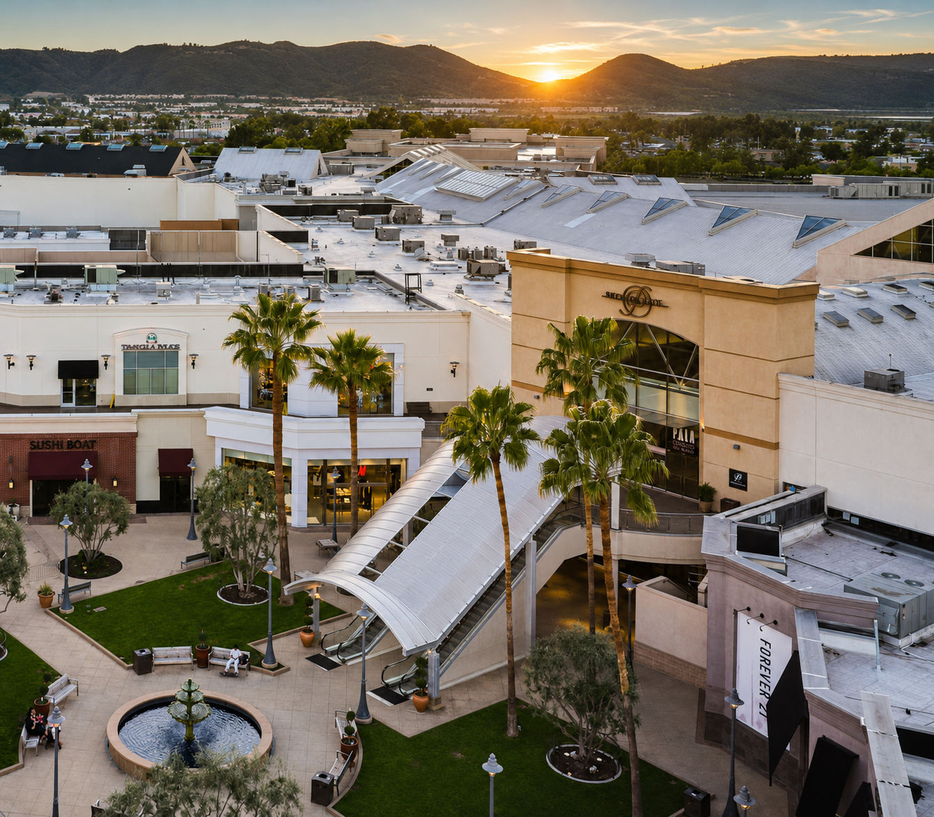 Shopping center near Murrieta Oaks with retail stores and dining options