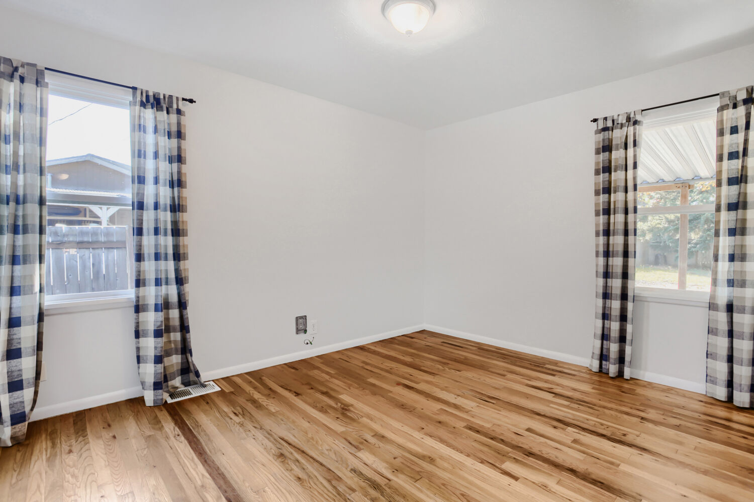 Photo 14 of 25 at 1147 SE 174th Ave, Portland, OR