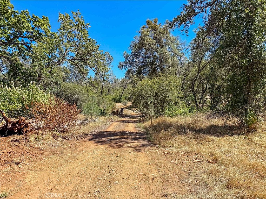 Expansive landscape view of the 34.3-acre land parcel in Mariposa County