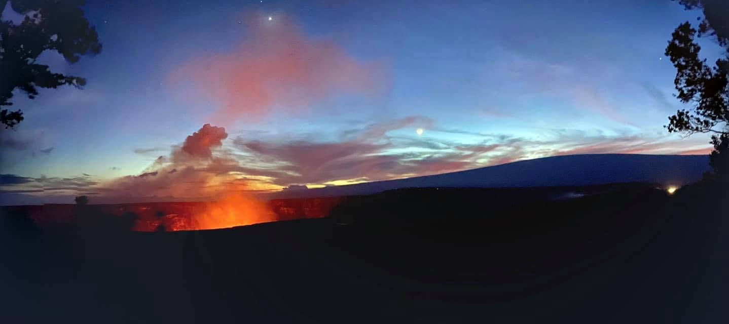 Halemaʻumaʻu crater in the Kīlauea Caldera, Volcano, Hawaiʻi