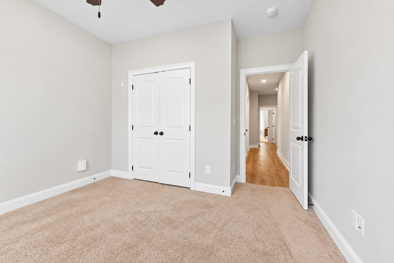 Bright neutral bedroom with hall access at 1537 Dartmouth Dr, Auburn AL