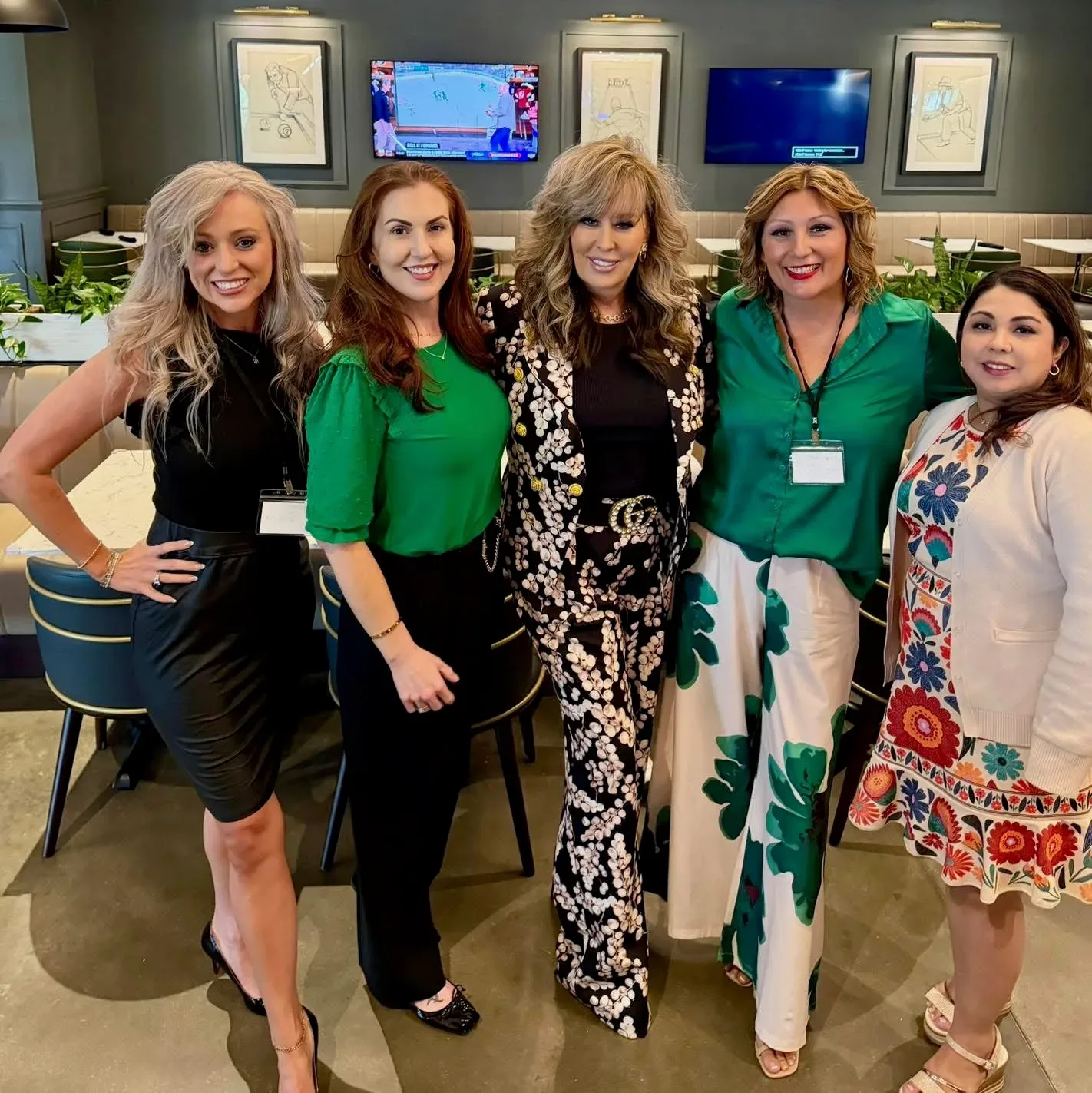Lisa Copeland with five women at a restaurant